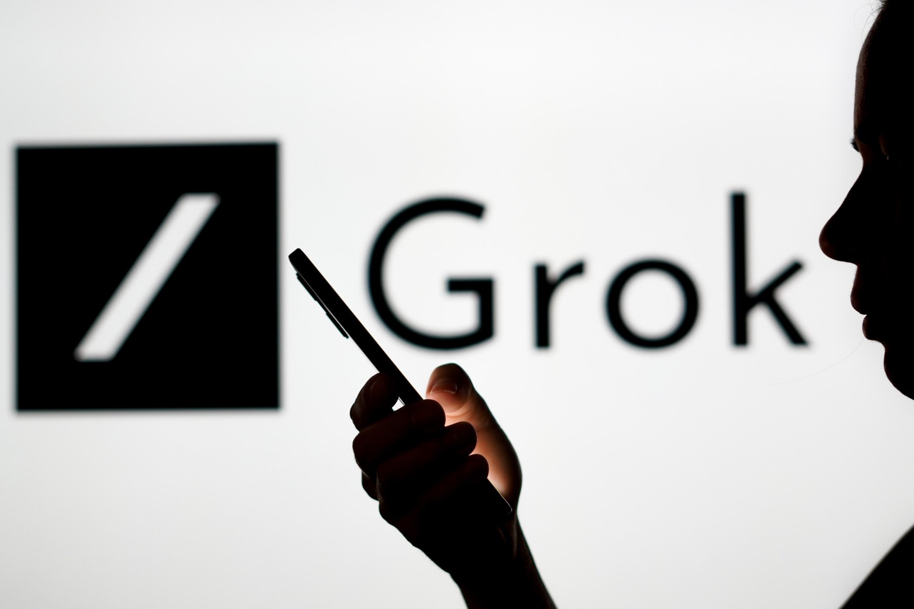 X limitează AI-ul Grok la editarea fotografiilor