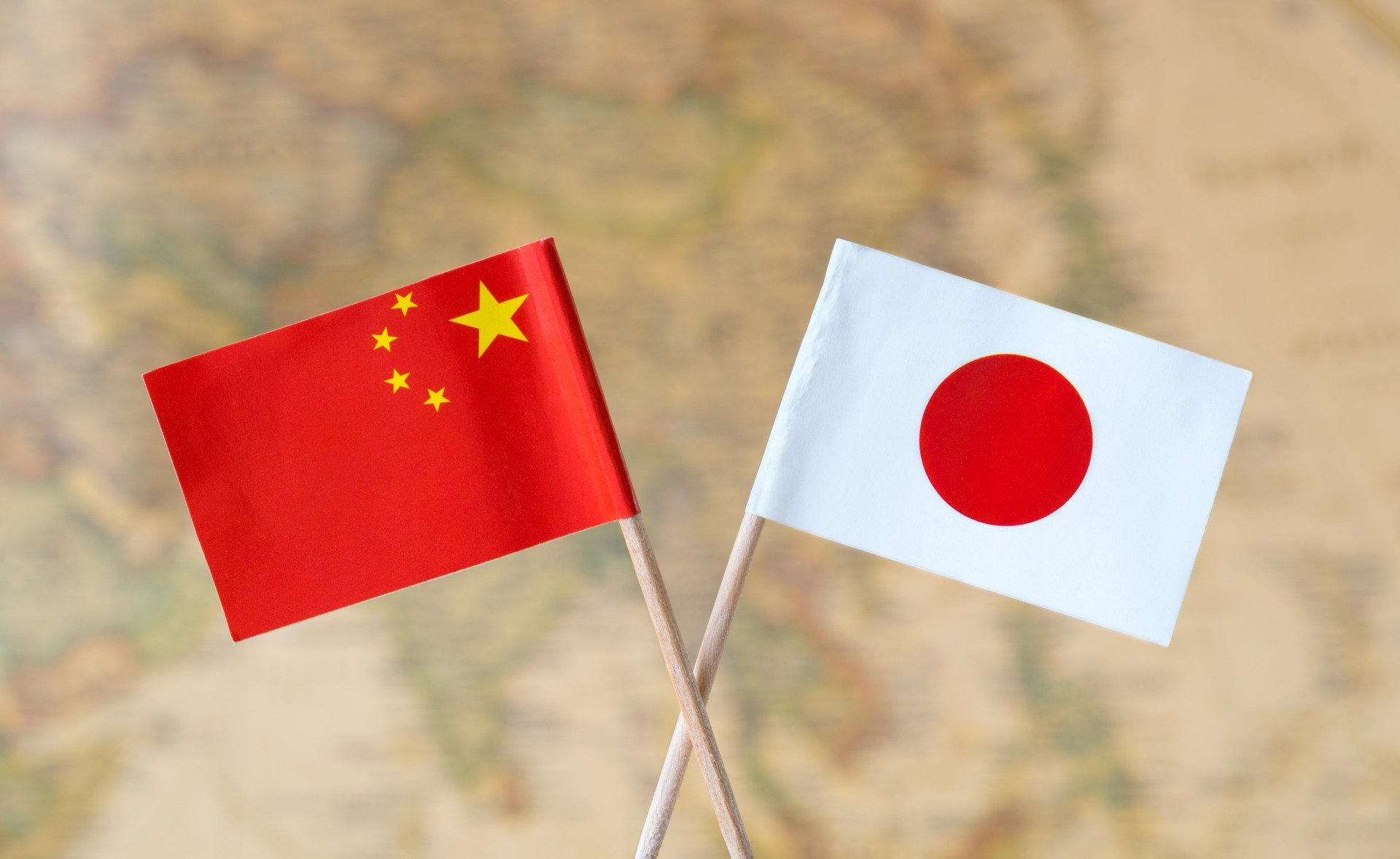 Tensiunile dintre China și Japonia au atins un nou nivel, după ce Beijingul a anunțat că va înăspri controalele asupra exporturilor către Tokyo care ar putea fi utilizate atât în scopuri civile, cât și militare