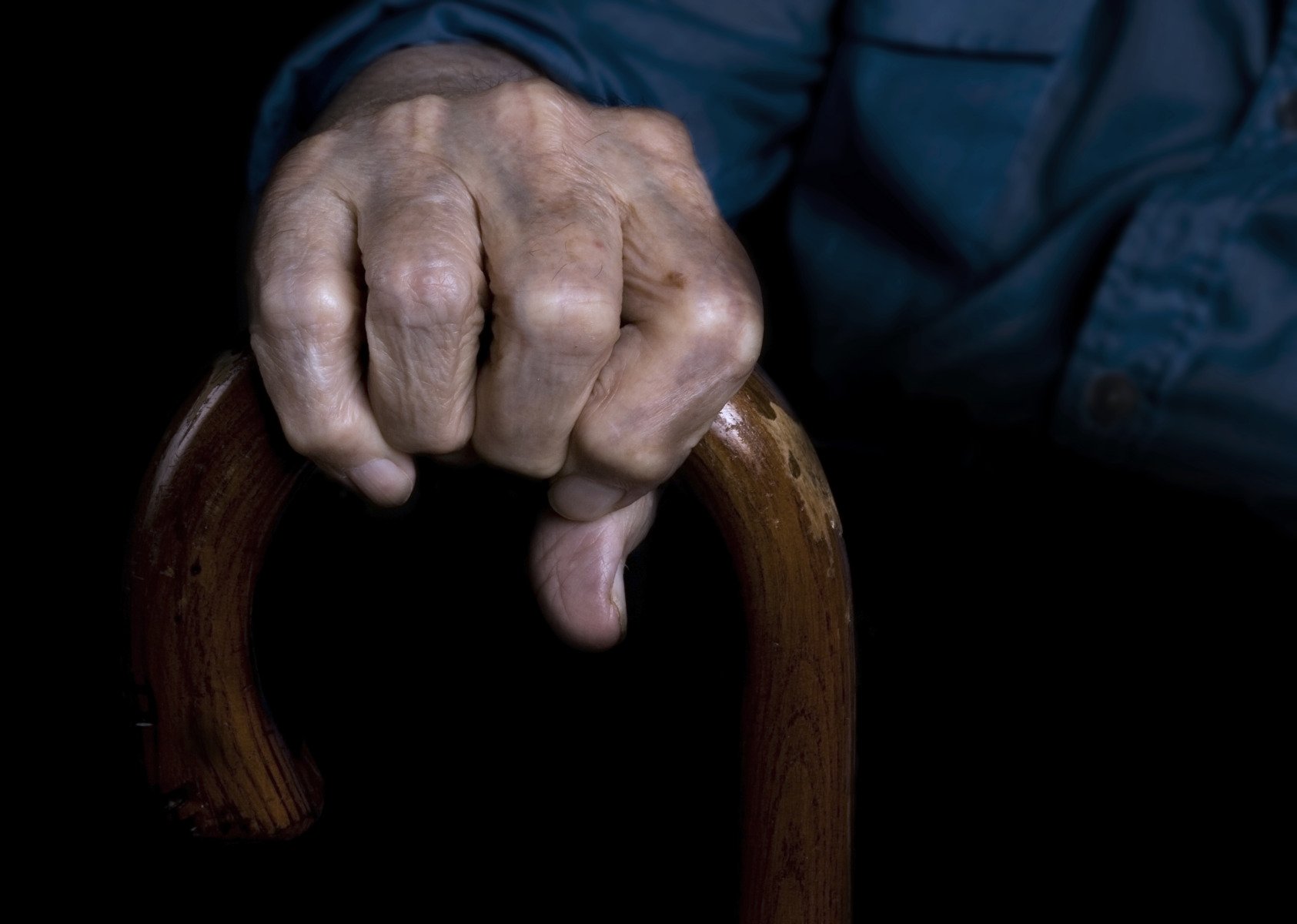 Bătrân de 80 de ani găsit în subsol după 20 de ani