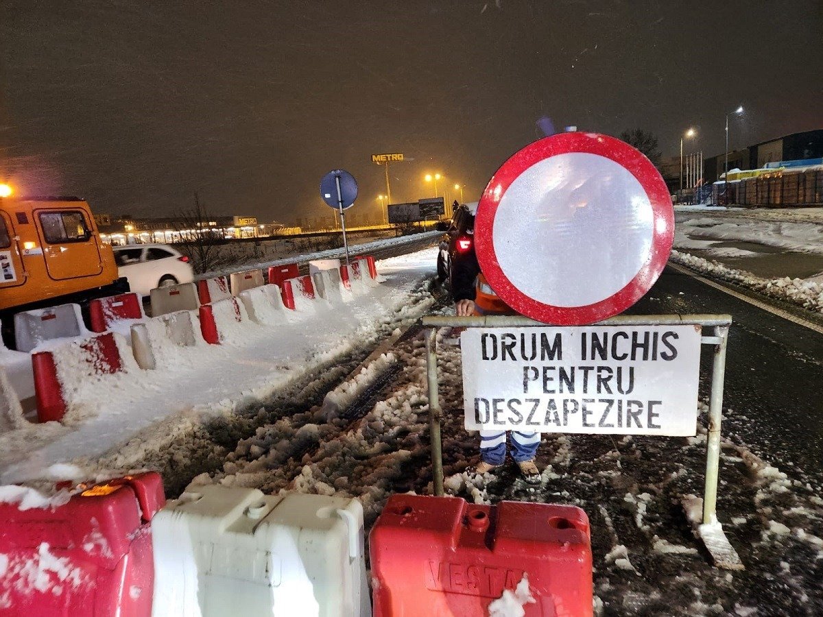 Trafic blocat între Novaci și Rânca din cauza zăpezii