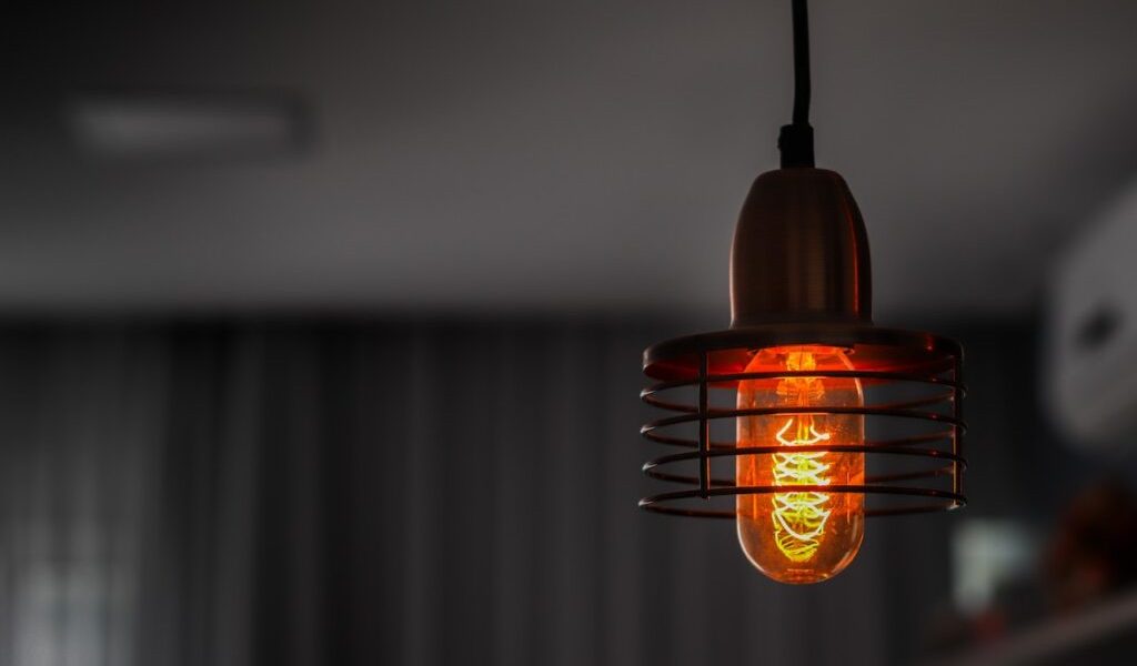 economie-curent-electric-facturi-energie-electrica-bec.jpg - NewsFactor