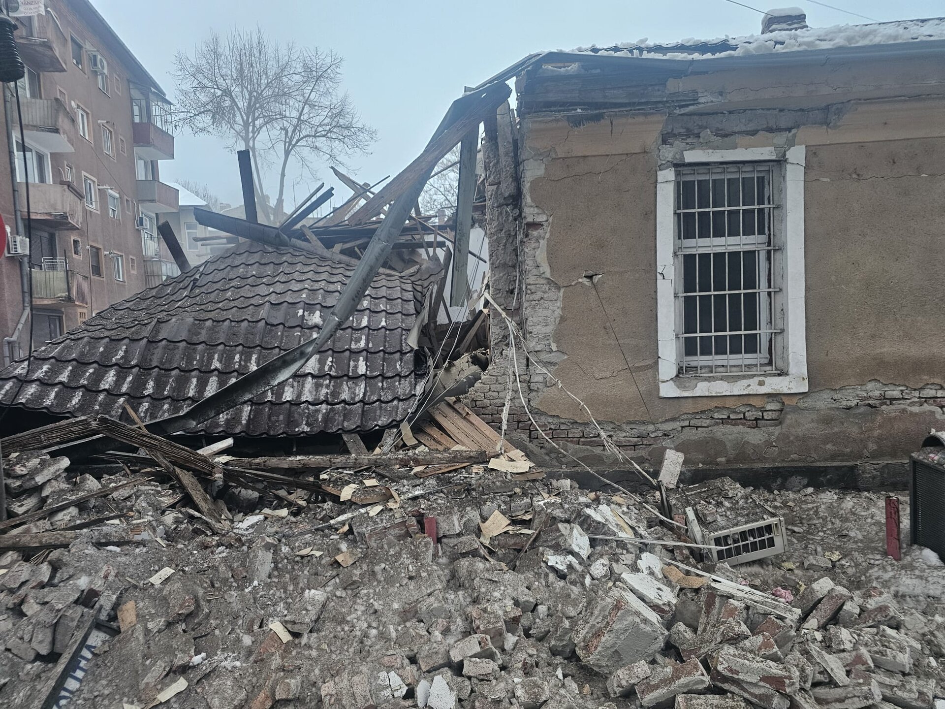 Explozia de la sediul Poliţiei Rutiere Lugoj, care a avut loc miercuri, a lăsat urme adânci în rândul angajaţilor instituţiei