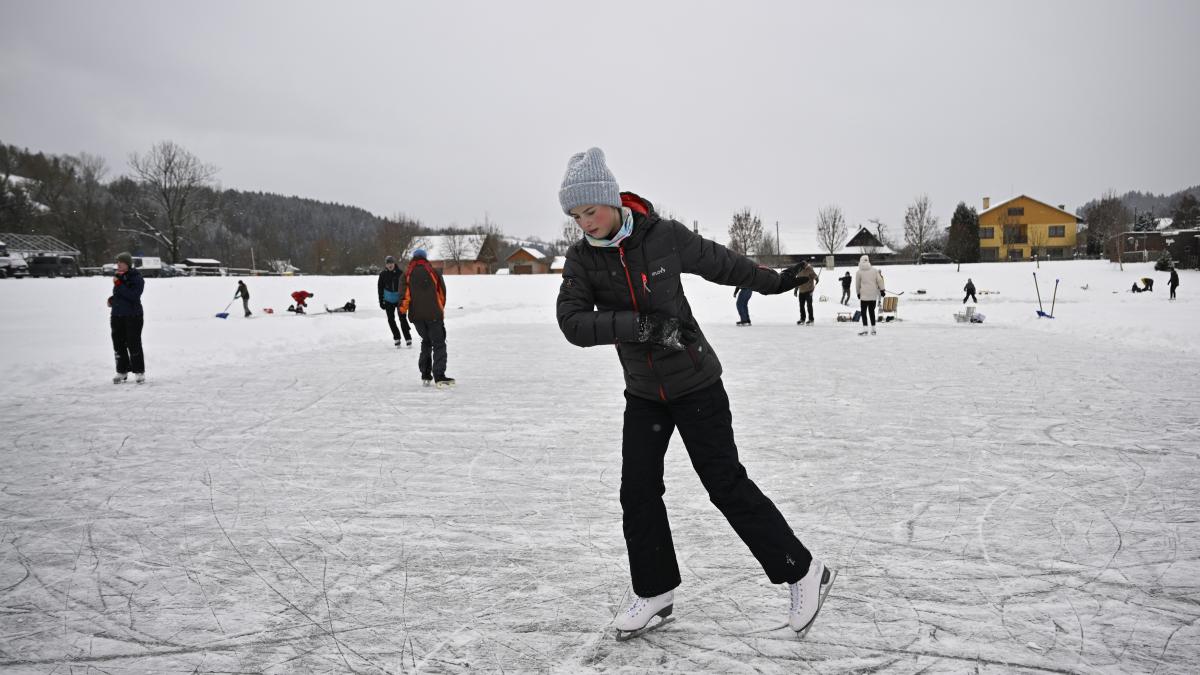 Lacul Balaton s-a înghețat complet: imagini uimitoare din „Marea Ungariei”