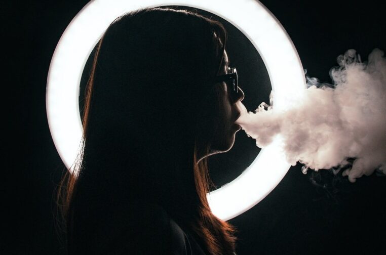 fumat-electronic-vapare-vapat-tigari-electronice-vaping-e1687675842115.jpeg - NewsFactor