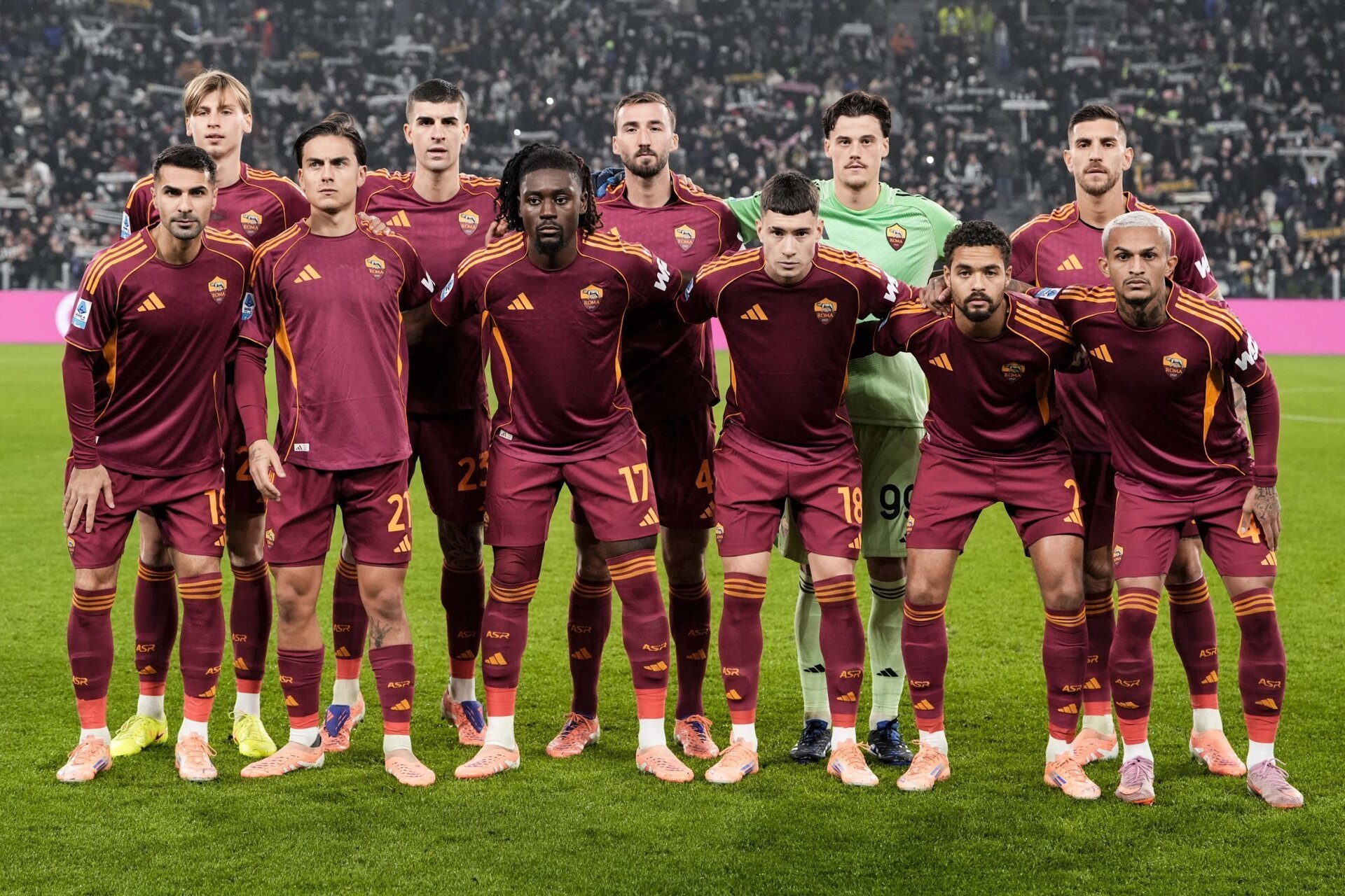 Spectacol fotbalistic înainte de Anul Nou: Roma și Porto în prim-plan Pe 29 decembrie, fotbalul european continuă să ofere emoții și intensitate, cu meciuri de mare amploare din campionatele naționale