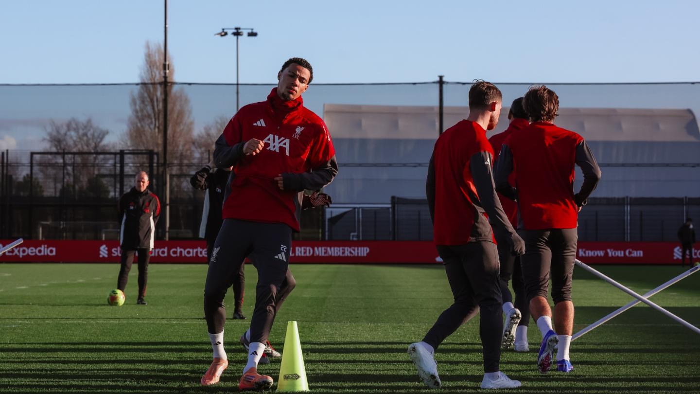 Barnsley, fără căpitanul Luca Connell, dar cu speranțe în revenirea jucătorilor-cheie Barnsley se pregătește să înfrunte Liverpool pe terenul legendar al lui Anfield, însă echipa antrenată de Conor Hourihane va trebui să se descurce fără căpitanul său, Luca Connell