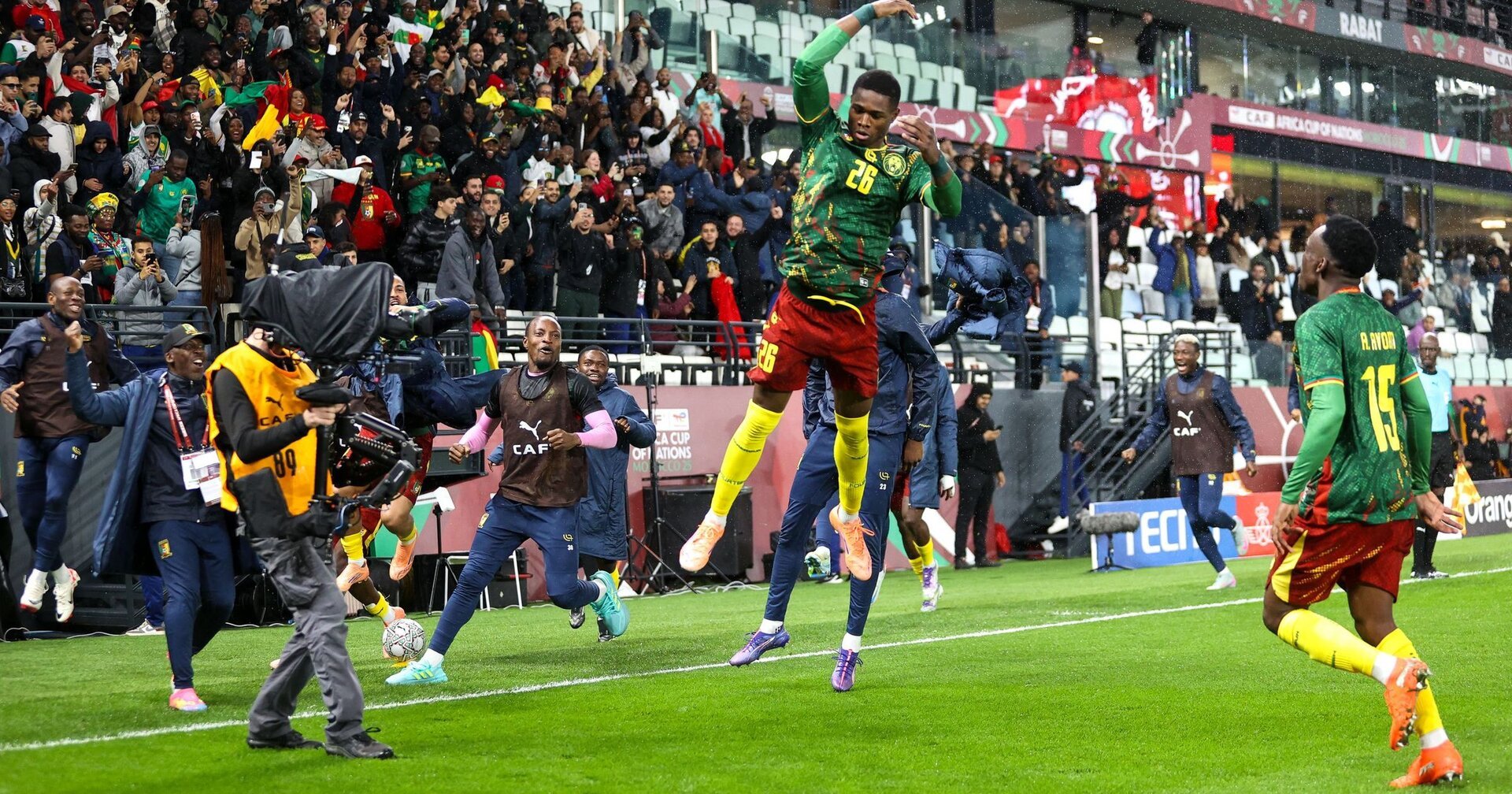 Devis Epassy duce Camerunul în sferturile Cupei Africii după victoria cu SA!