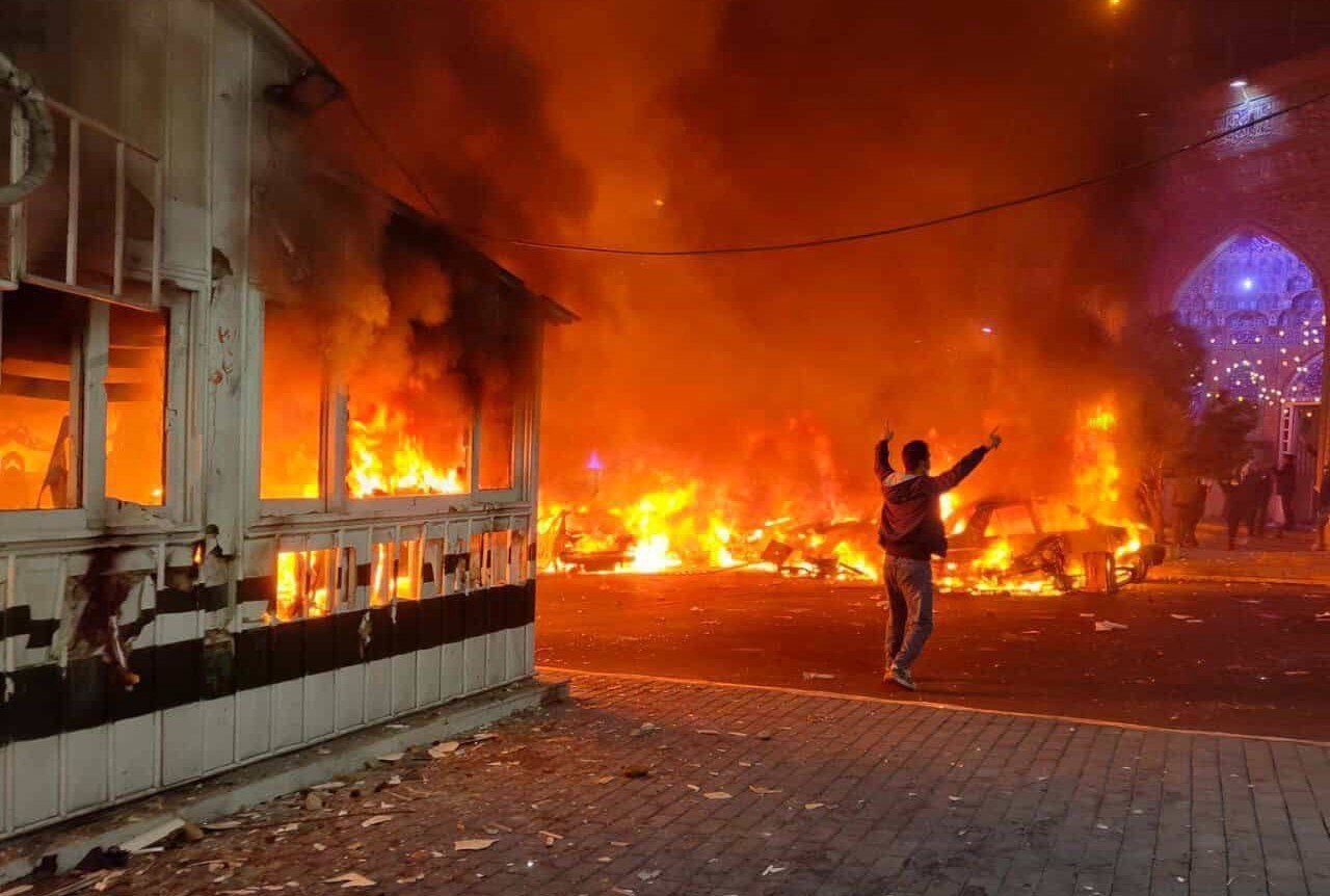 Angajații ambasadei britanice, evacuați din Iran