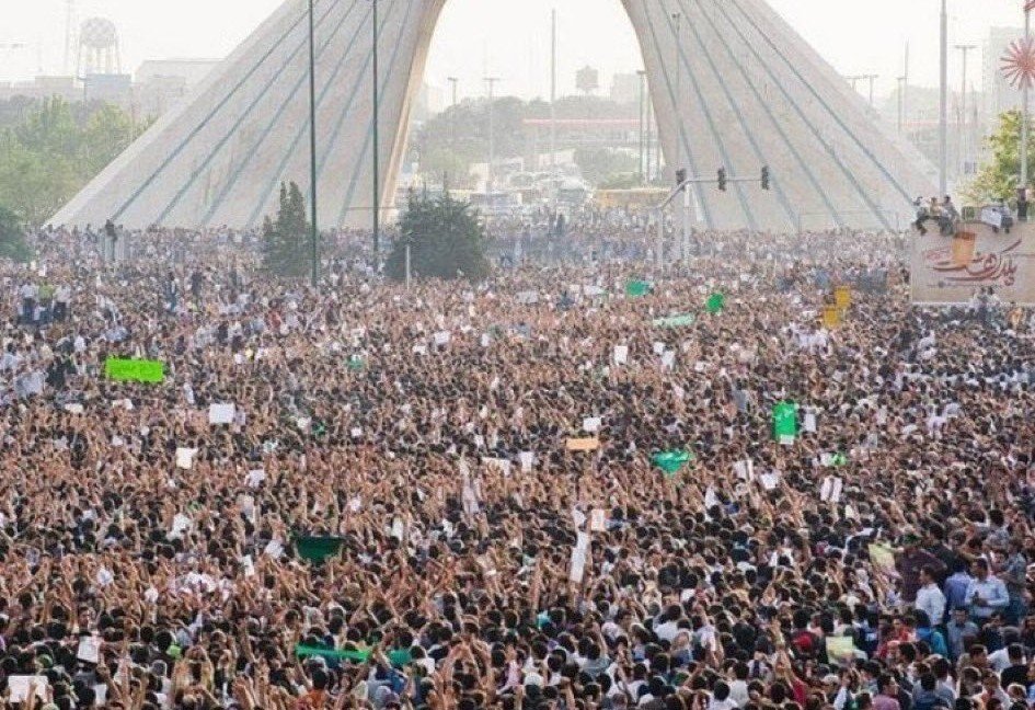 Regimul iranian reprimează protestele cu forța.