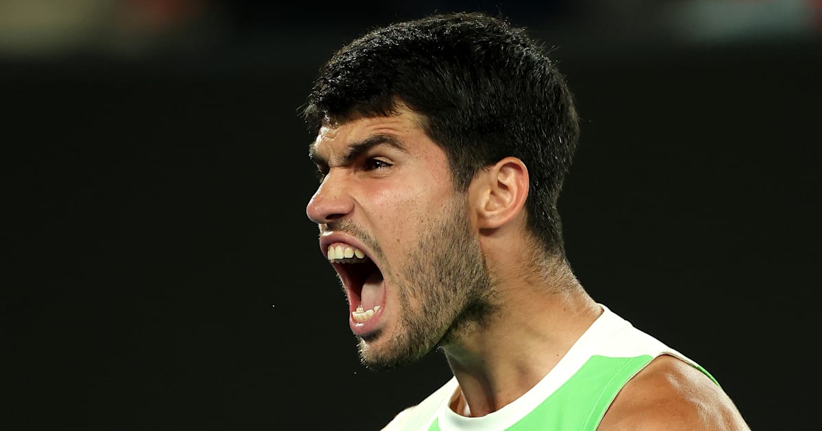 Carlos Alcaraz, la un pas de glorie în semifinalele Openului de Australia 2026 Carlos Alcaraz, numărul unu mondial în tennis, a reușit să-și asigure locul în semifinale la Openul de Australia 2026, după o victorie convingătoare în fața australianului Alex de Miñaur