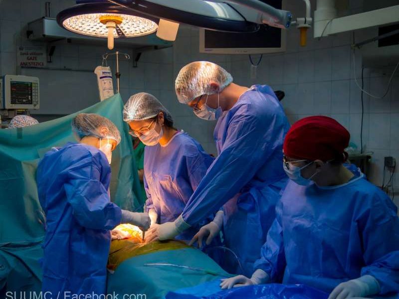 medici-operatie-transplant-chirurgie.jpg - NewsFactor