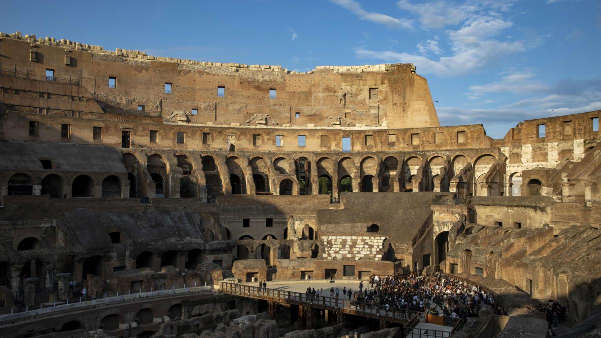 Colosseumul dezvăluie un nou fragment din istoria sa: Pasajul secret al împăraților, deschis publicului Roma a inaugurat recent coridorul imperial secret al Colosseumului, un loc ce a fost ascuns privirilor timp de secole