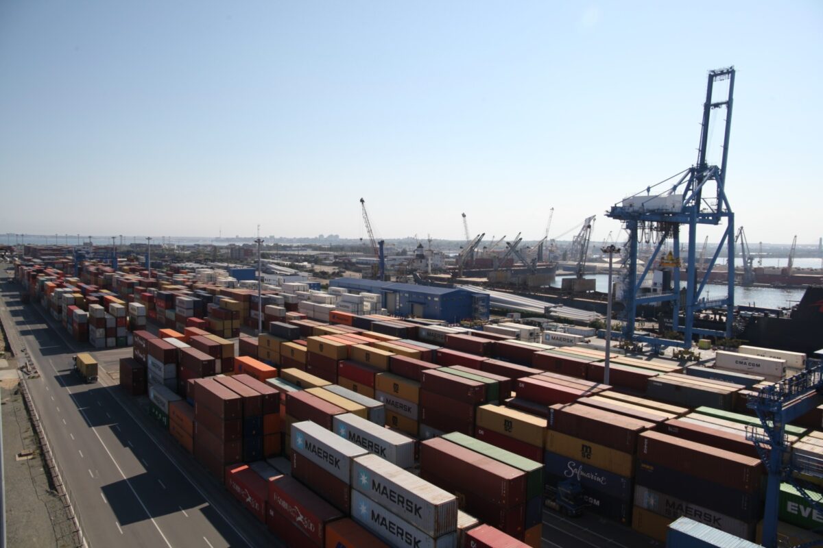 Reținute pentru contrabandă cu țigări la Vama Constanța