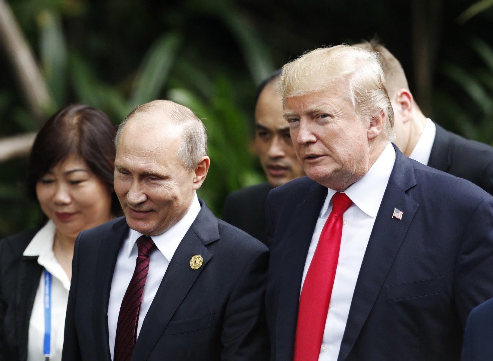 Trump: Putin promite să nu atace Kievul