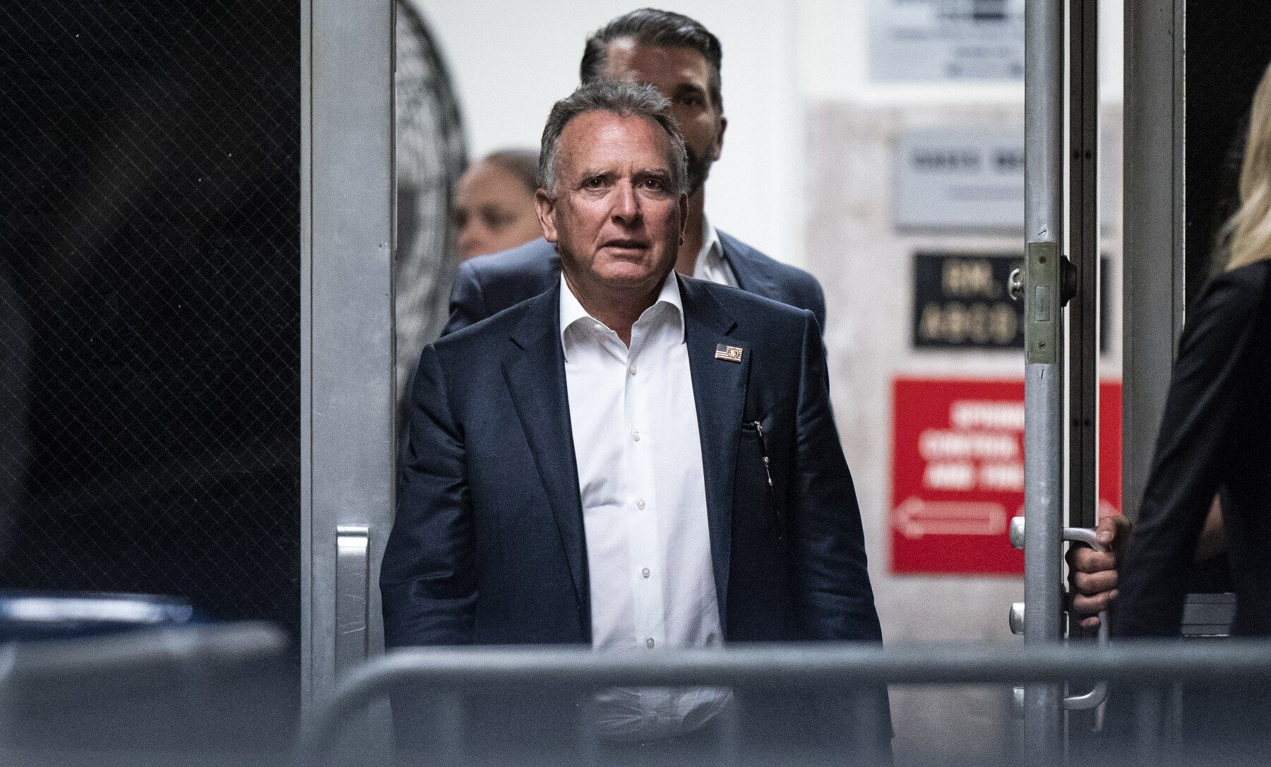 Emisarii lui Donald Trump, Steve Witkoff și Jared Kushner, vor ajunge marți la Paris pentru a participa la reuniunea „Coaliției de Voință”, care reunește aliații Ucrainei