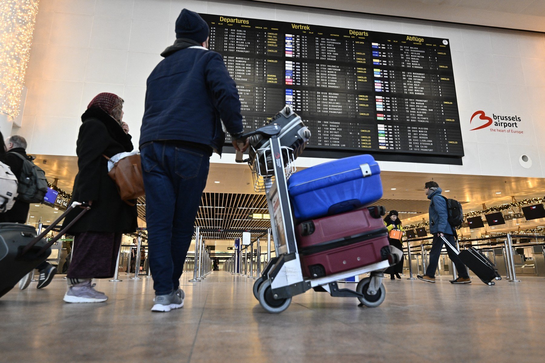 Ninsori în Franța, zboruri anulate în România