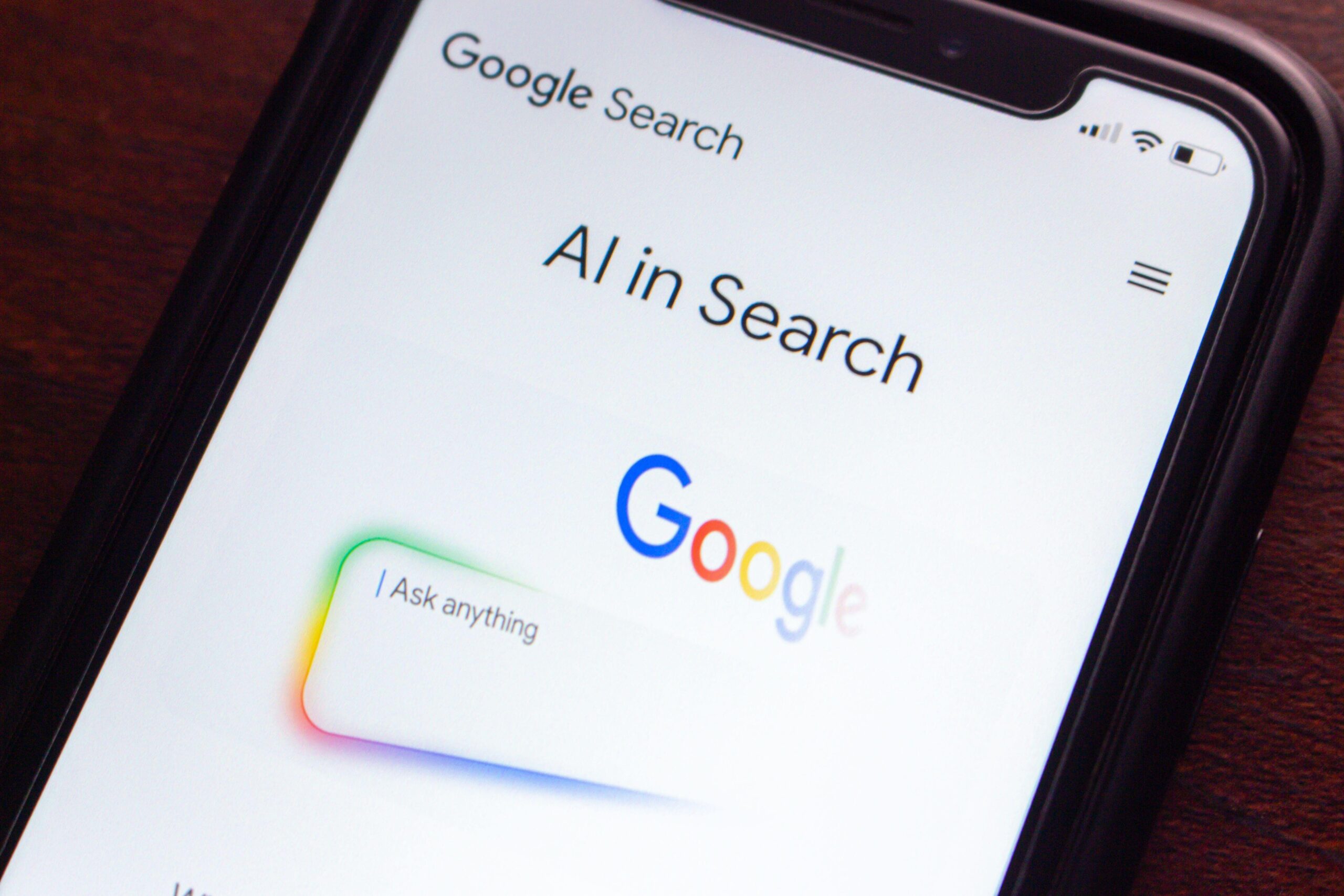 Google a eliminat unele dintre rezumatele sale generate de inteligență artificială (AI) privind sănătatea, după ce o anchetă a descoperit că oamenii erau expuși riscului de a fi afectați de informații false și înșelătoare