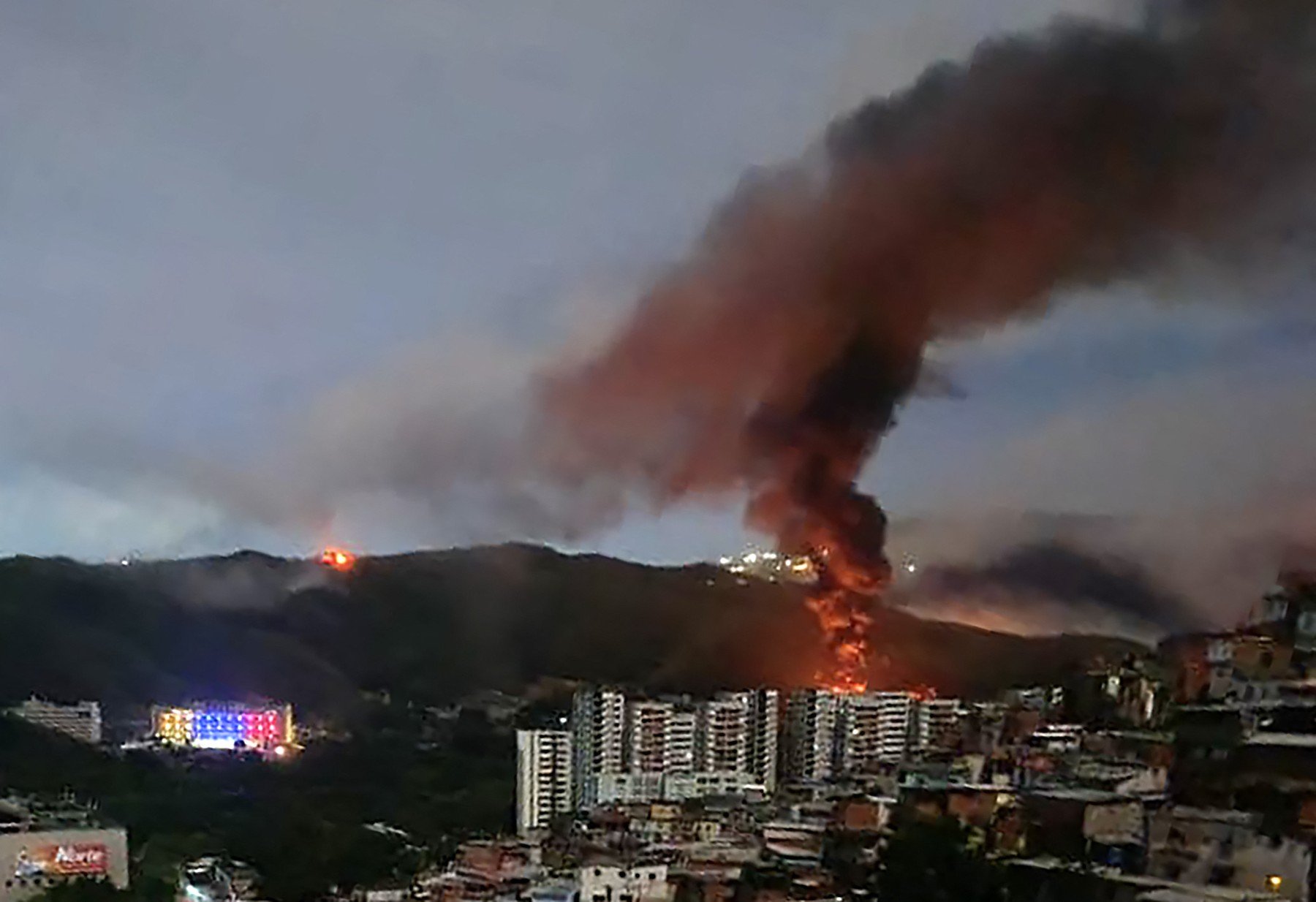 Focuri de armă lângă palatul prezidenţial din Caracas