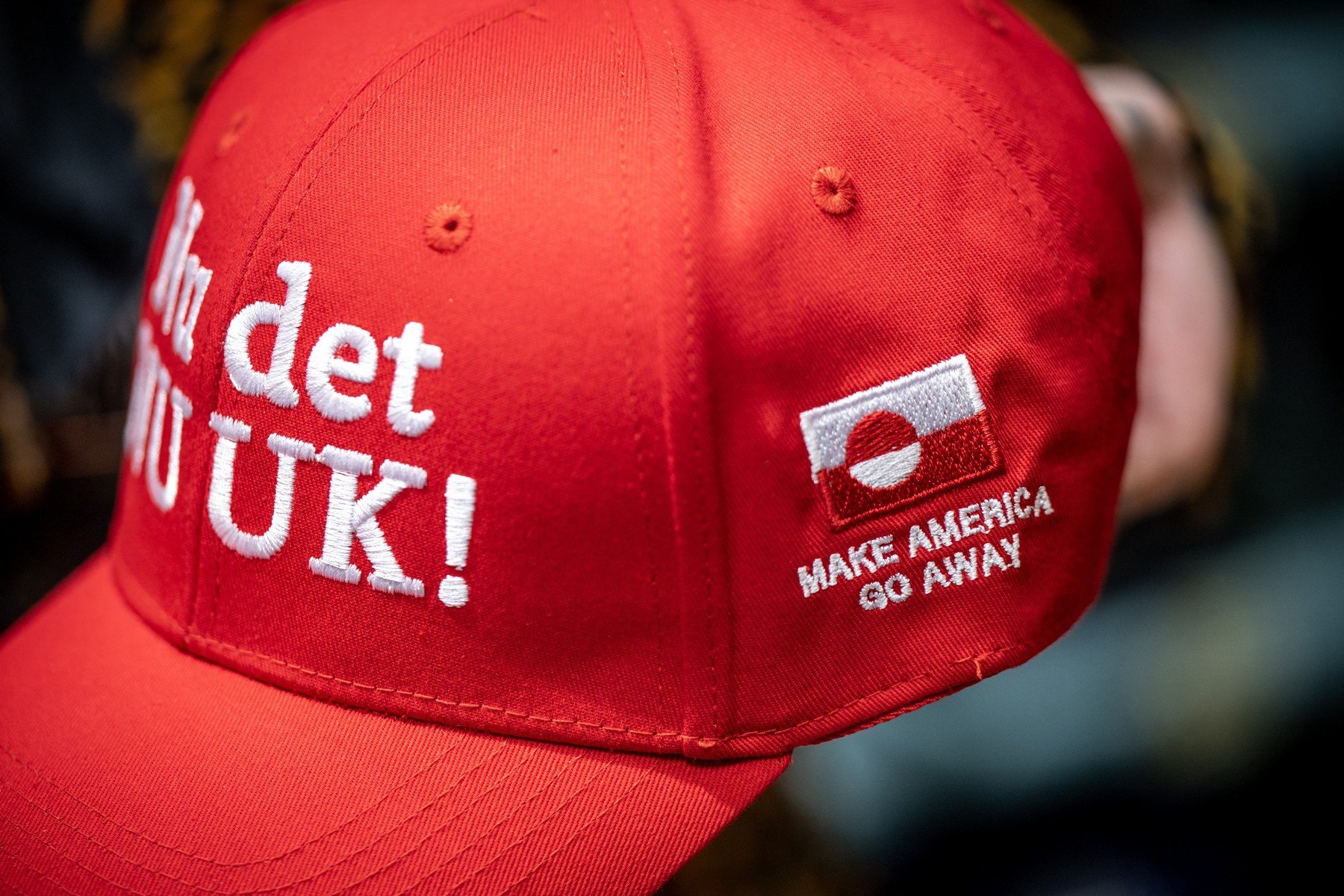 Şepcile „Make America Go Away” câştigă popularitate