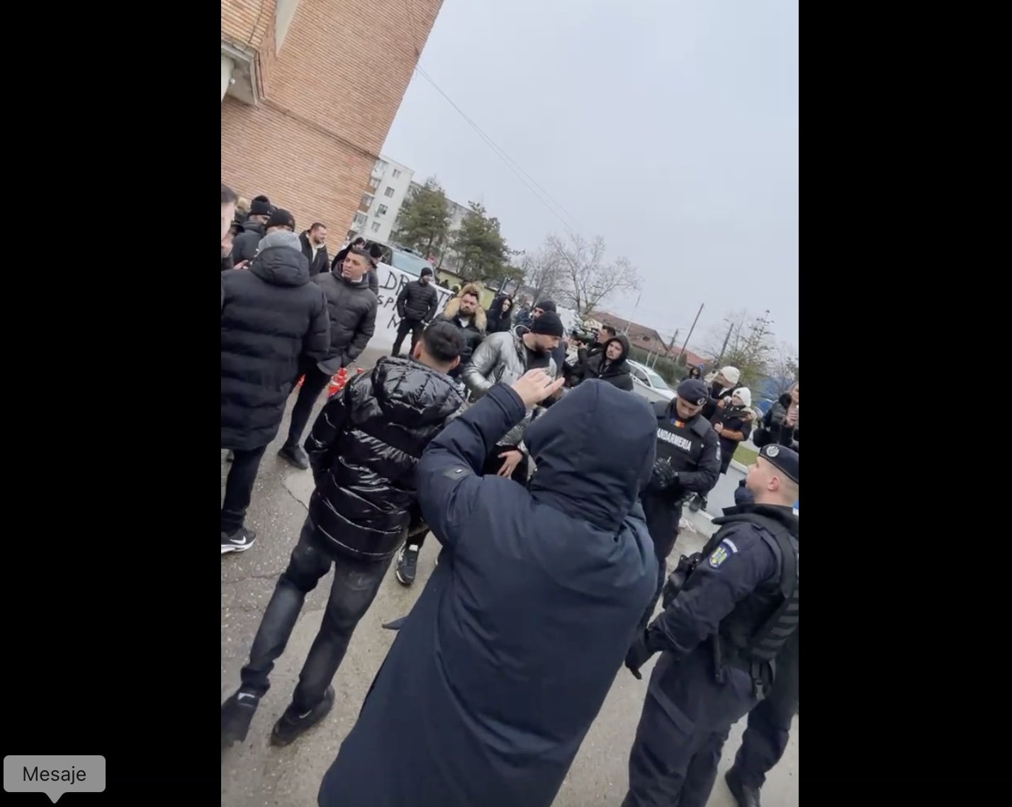 Protest spontan în curtea Spitalului Judeţean Buzău