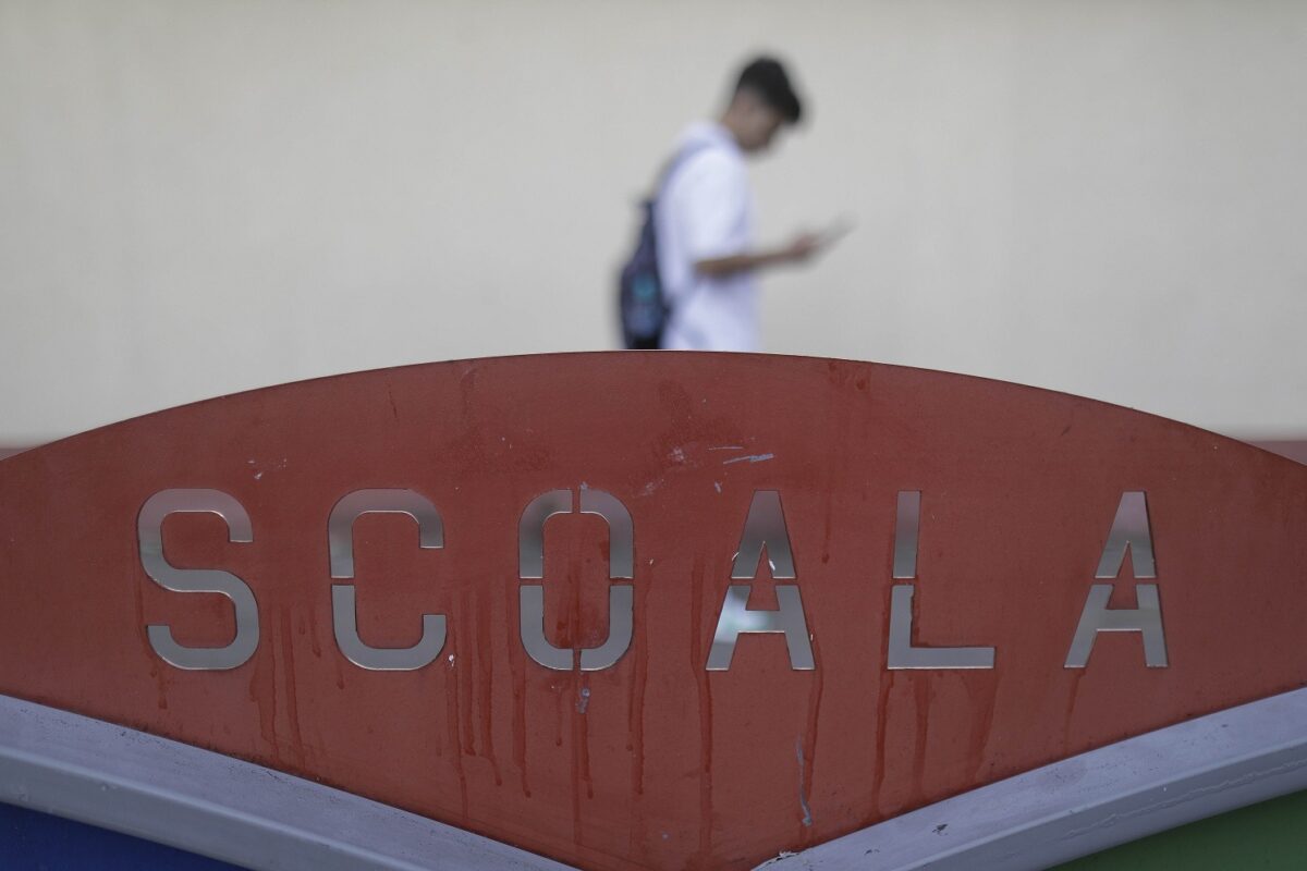 Un incident șocant a avut loc vineri seară la Liceul Goethe din București, când un adolescent a fost găsit inconștient în toaleta școlii