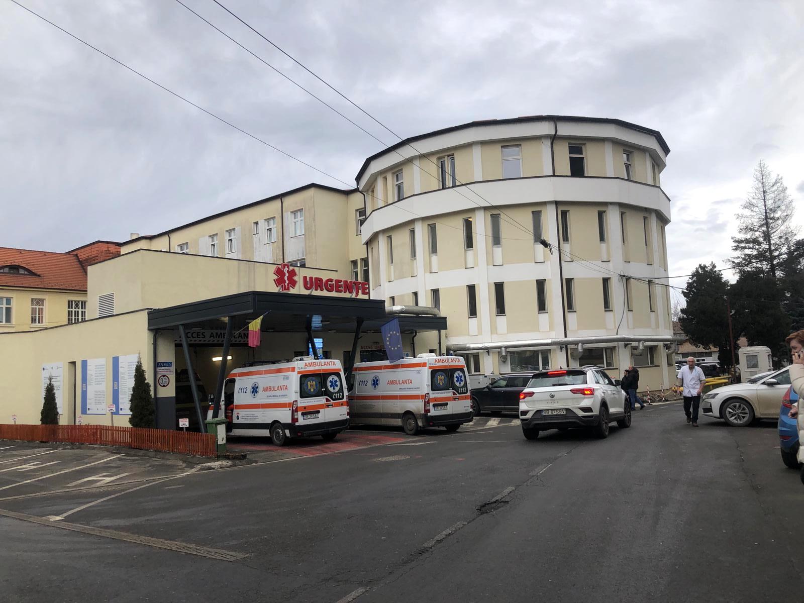 Spitalul Județean, la limita capacității: pacienții așteaptă zile întregi pentru operații Situația de la Secția de Ortopedie a Spitalului Județean este una critică, pacienții și aparținătorii fiind la capătul răbdării