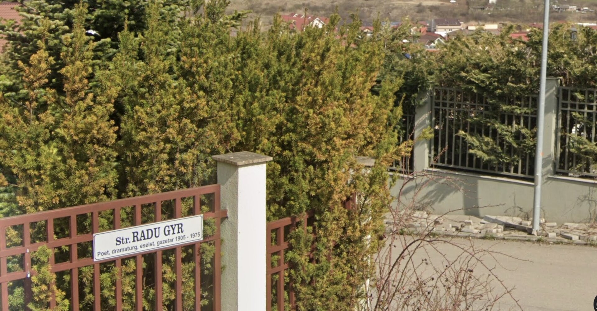 O asociație din Arad a solicitat autorităților clujene schimbarea denumirii străzii Radu Gyr și a Bibliotecii Județene „Octavian Goga”, invocând prevederile Legii nr