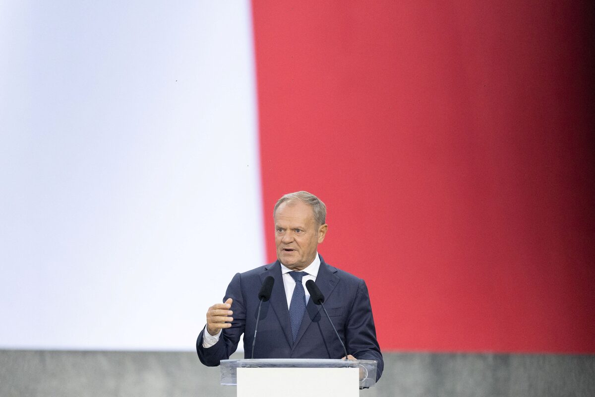 Tusk promite dezvoltare militară rapidă a Poloniei în 2026