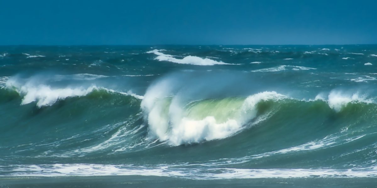 valuri-furtuna-uragan-ciclon-ocean.jpg - NewsFactor