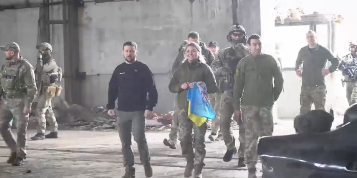 volodimir-zelenski-bahmut-ucraina-donbas-vizita-kiev-presedinte-ucrainean-razboi-front-est-donetk.jp_.jpeg - NewsFactor