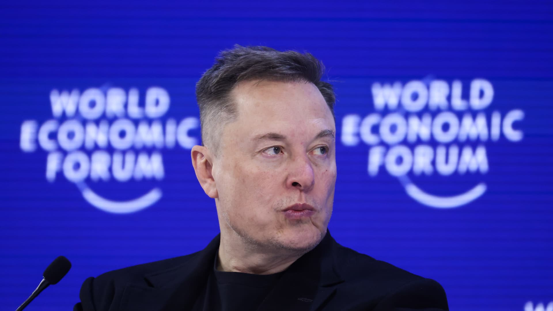 Elon Musk se confruntă cu tot mai multe probleme în Europa
