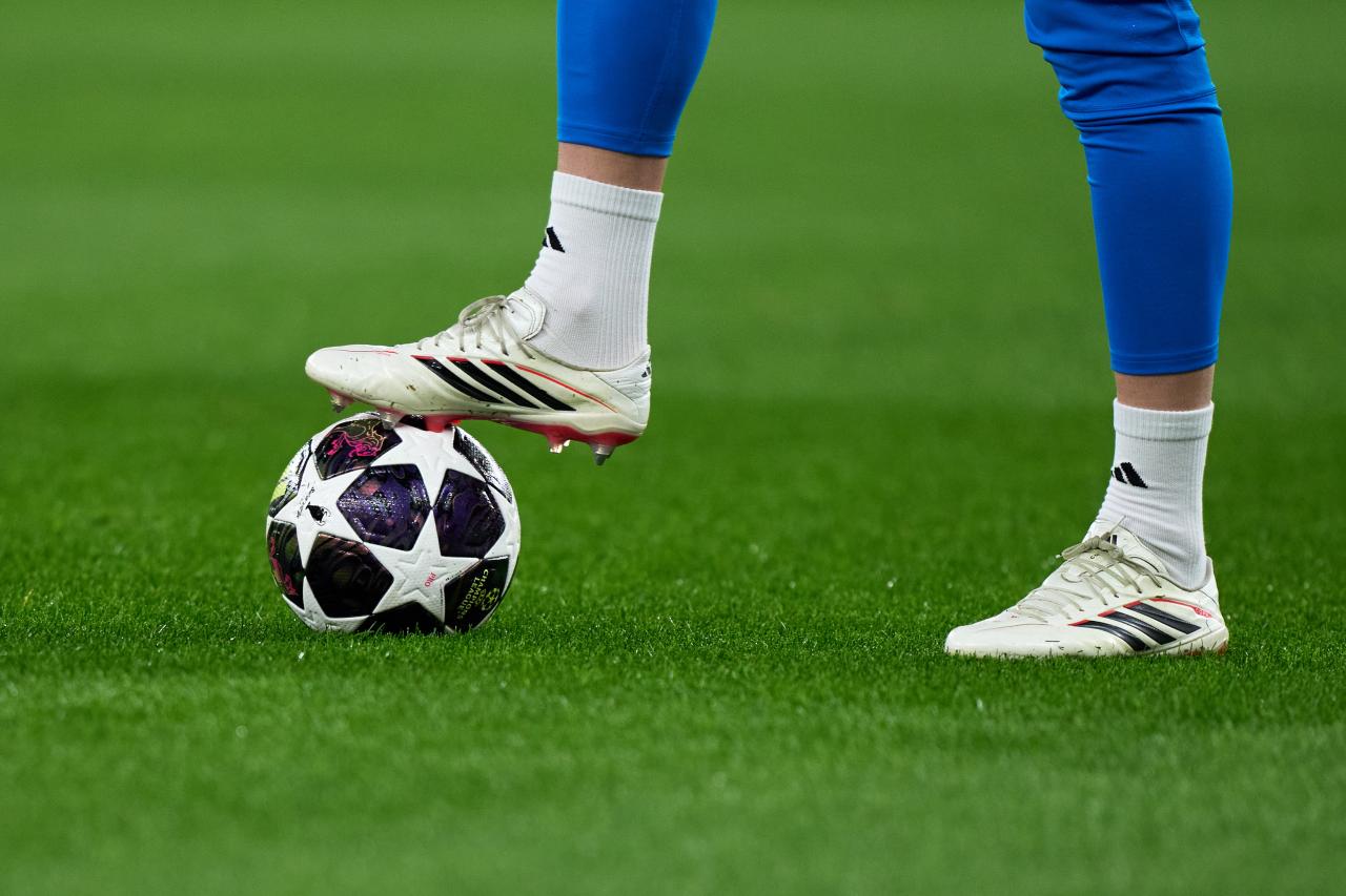 Runda de retur a Ligii Campionilor: Dueluri electrizante în pragul calificării Mijlocul acestei săptămâni aduce în centrul atenției iubitorilor fotbalului europeni partidele de retur din faza play-off a Ligii Campionilor