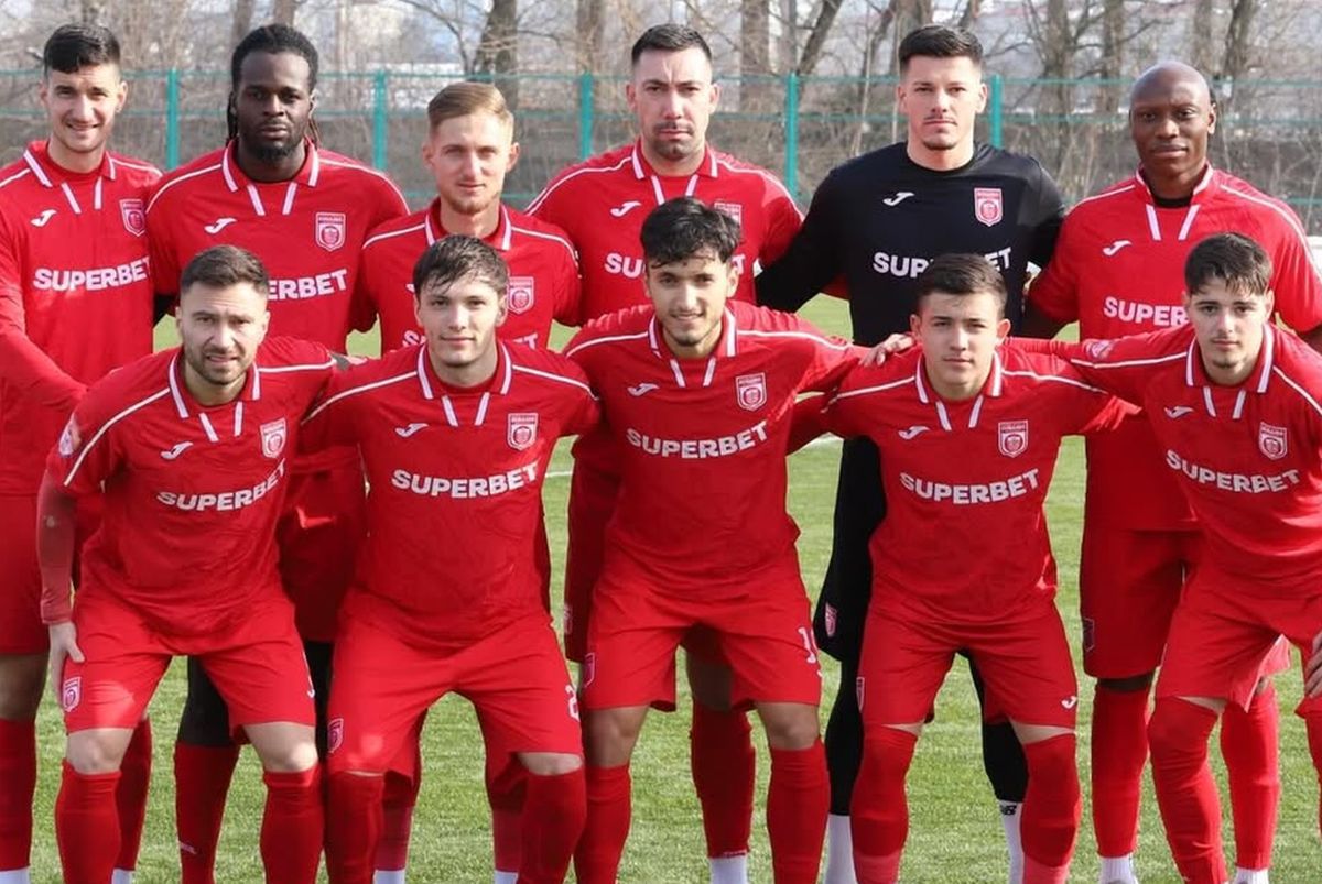Mihai Leca îmbracă tricoul lui CS Dinamo București după o pauză de șapte luni Mihai Leca, fundaș central în vârstă de 33 de ani, s-a alăturat echipei CS Dinamo București, încheind astfel o perioadă de aproximativ șapte luni de absență de pe teren