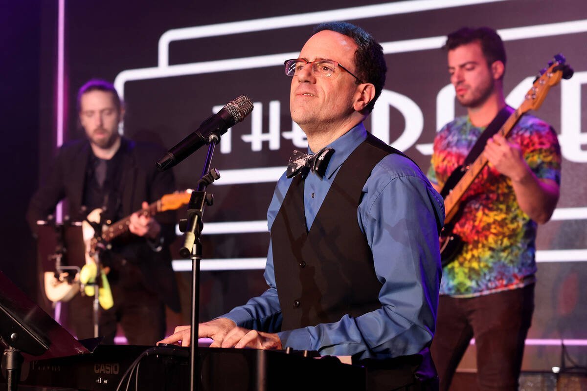 Don’t Tell Mama încheie un capitol emoționant la Las Vegas Clubul interactiv „Don’t Tell Mama”, emblematic pentru viața de noapte din Las Vegas, își va închide porțile pe 14 februarie, după 17 ani de activitate