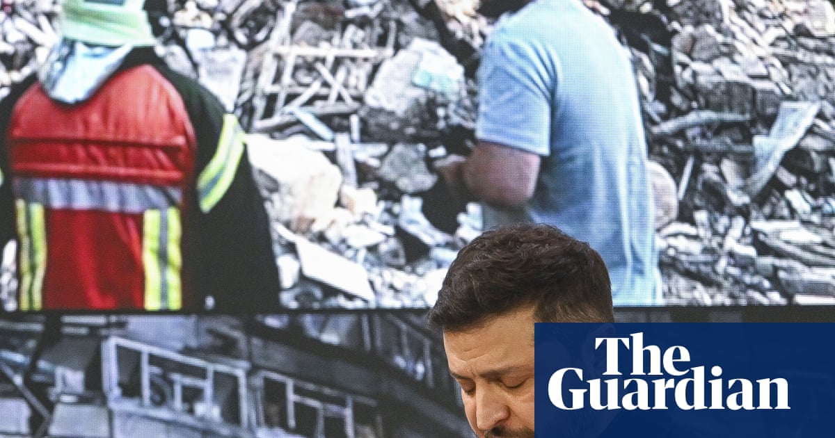 Zelenskyy: Putin, un „sclav al războiului” în confruntarea cu Europa Președintele Ucrainei, Volodymyr Zelenskyy, a condamnat acțiunile lui Vladimir Putin, catalogându-l drept un „sclav al războiului”, în cadrul unei intervenții la Conferința de Securitate de la München