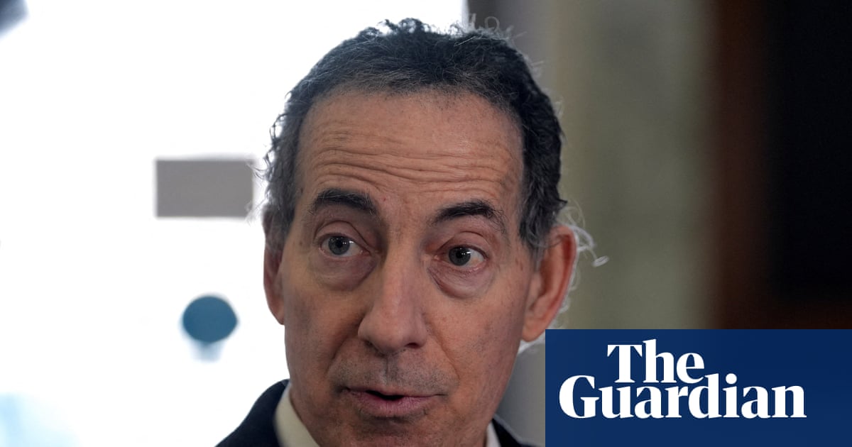 Acuzații grave la adresa Ministerului Justiției din Statele Unite Jamie Raskin, membru de frunte al Partidului Democrat din Camera Reprezentanților, a exprimat luni acuzații serioase la adresa Ministerului Justiției al Statelor Unite, afirmând că instituția a efectuat „redacții misterioase” în documentele legate de Jeffrey Epstein, care ascund numele abuzatorilor, în timp ce identitățile victimelor acestuia au devenit publice