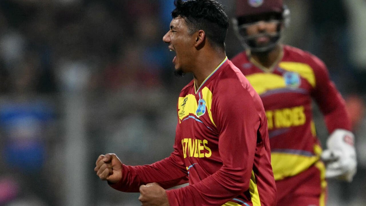 West Indies triumfă în fața Angliei cu un joc de excepție West Indies a învins Anglia cu 30 de puncte într-un meci de cricket dramatic, terminând cu un scor de 196-6, în mare parte datorită unei prestații impresionante din partea lui Sherfane Rutherford, care a reușit un innings necorespunzător de 76 de puncte fără out