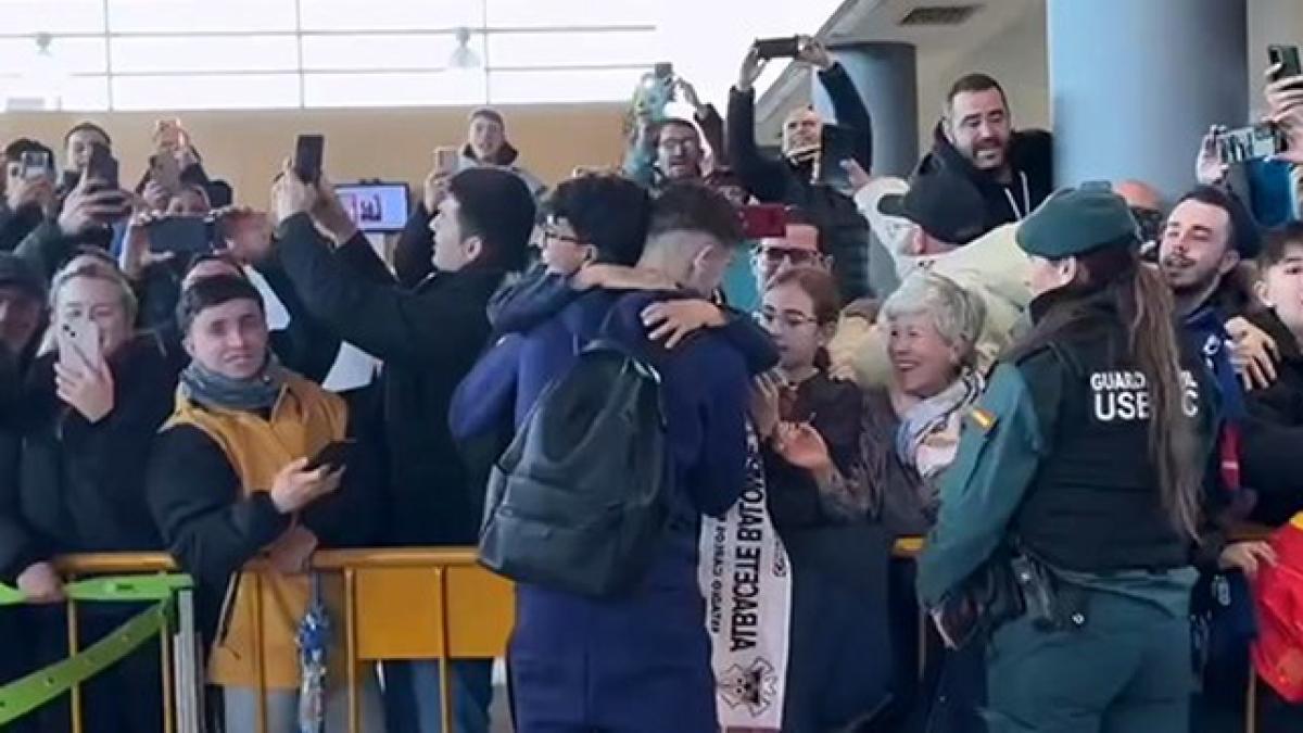 FC Barcelona se pregătește de confruntarea cu Albacete Hansi Flick a dezvăluit astăzi lista celor 21 de jucători convocați pentru meciul de seară dintre FC Barcelona și Albacete, programat la ora 21:00, pe canalele La1 și TV3