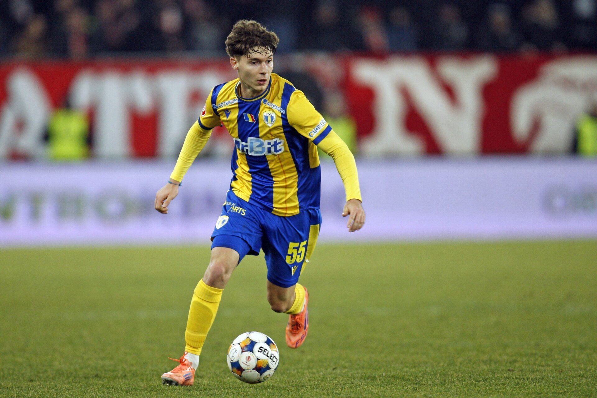 Petrolul Ploiești – FC Argeș: Un duel decisiv în lupta pentru supraviețuire Vineri, 13 februarie, la ora 20.00, Petrolul Ploiești va primi vizita echipei FC Argeș într-un meci crucial din SuperLiga României