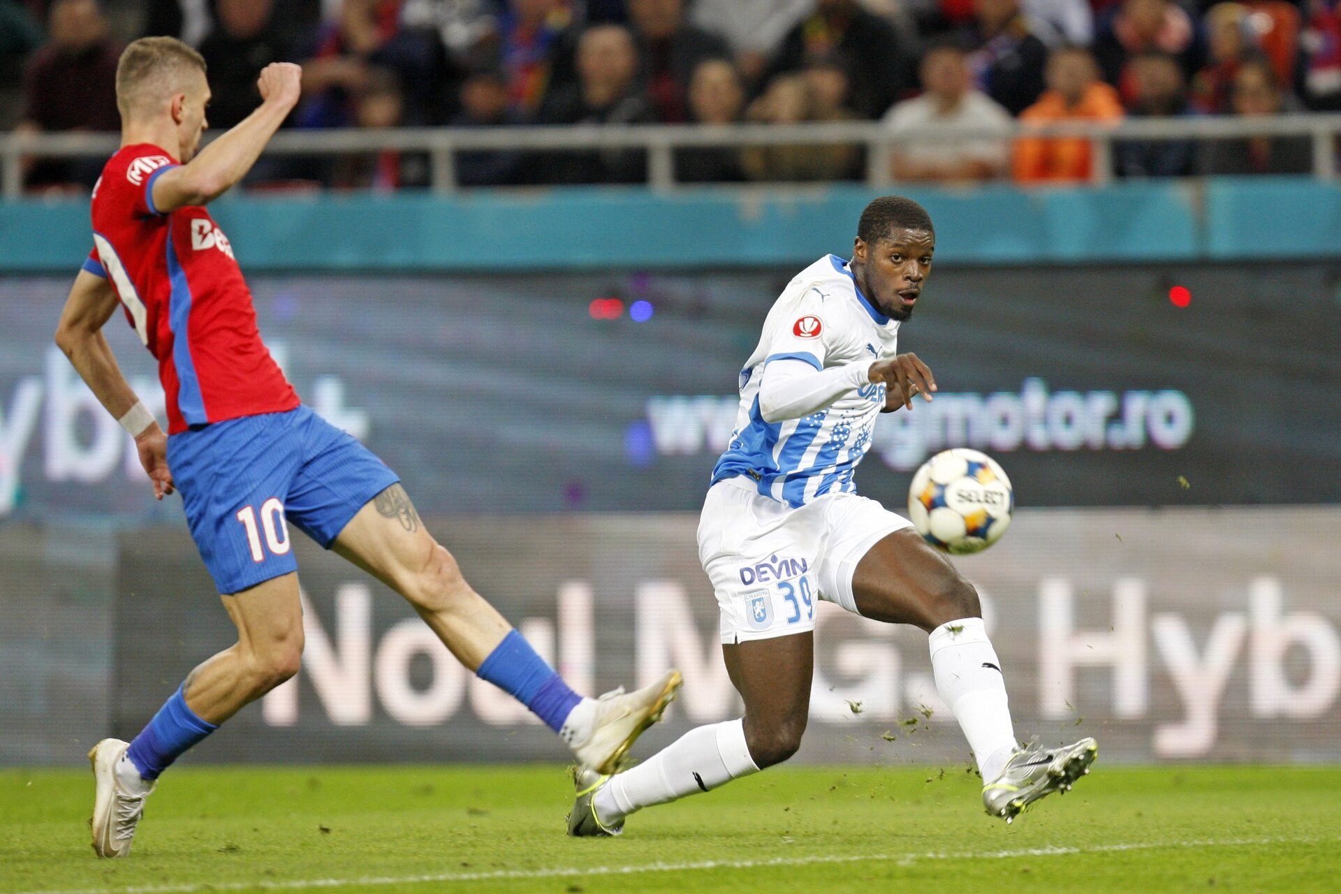 Universitatea Cluj vs. FCSB: Un duel promițător în fotbalul românesc!