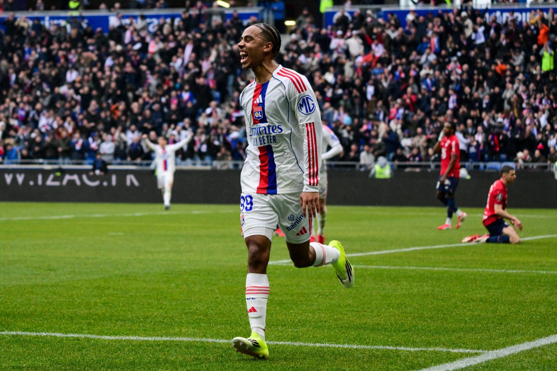 Noah Nartey, noul star al OL, își face simțită prezența pe terenul de la Nantes Noah Nartey a fost titularizat în meciul dintre Olympique Lyonnais și FC Nantes, antrenorul Paulo Fonseca plănuind o echipă aproape de prima alegere pe fondul absențelor multiple