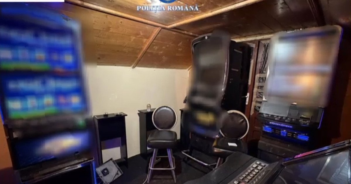 Bărbat din Mehedinți cercetat penal pentru amenajarea unei săli de jocuri de noroc acasă Un bărbat din județul Mehedinți este cercetat penal după ce s-a decis să își transforme locuința într-o sală de jocuri de noroc, fără a deține licența necesară
