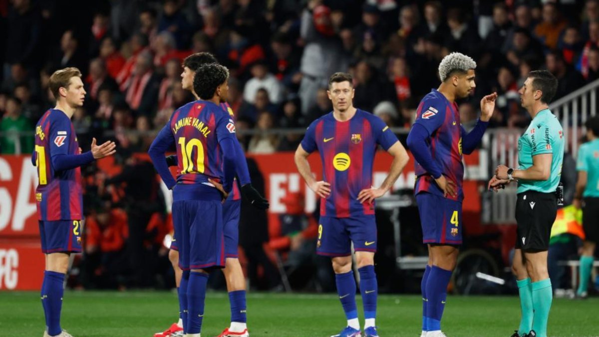 Barcelona, într-o criză de joc: 5 zile de coșmar FC Barcelona traversează o perioadă sumbră, marcând cinci zile în care echipa lui Hansi Flick a experimentat doar dezamăgiri