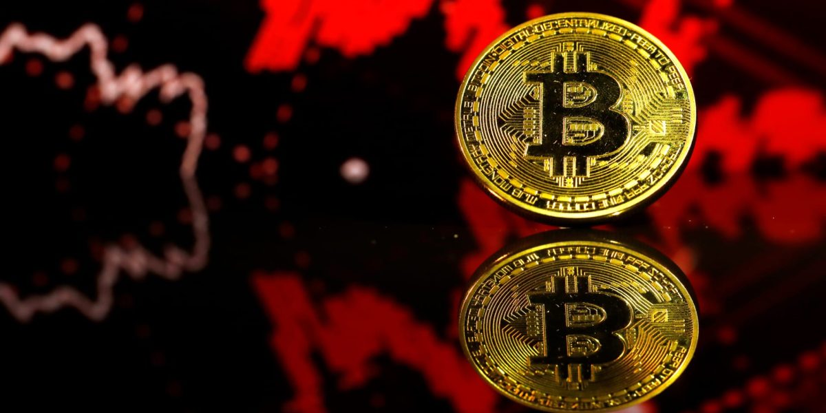 Bitcoin briefly breaks below $61,000 as sell-off intensifies