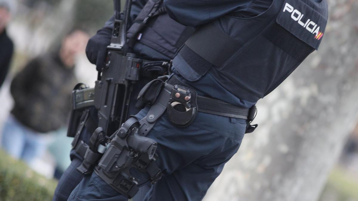 Fugitiv din Suedia prins în Madrid Un bărbat căutat de autoritățile suedeze pentru crime grave, inclusiv omor și trafic de droguri, a fost capturat recent în centrul Madridului