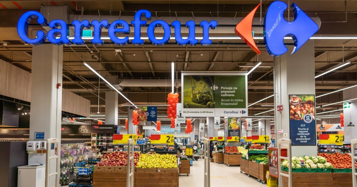 Carrefour vinde filiala din România pentru 823 de milioane de euro Cel mai mare retailer alimentar din Europa, Carrefour, a anunțat, joi, vânzarea unității sale din România către Pavăl Holding, grup controlat de frații Pavăl, proprietarii Dedeman, într-o tranzacție evaluată la 823 de milioane de euro