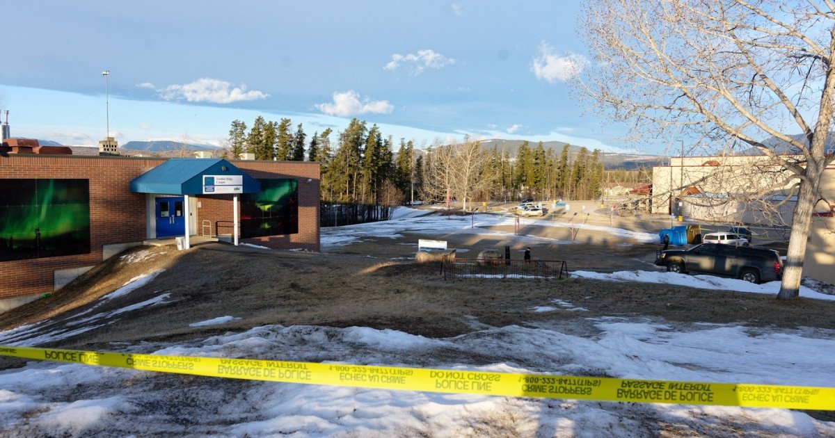 Tragedie la Tumbler Ridge: Masacrul soldat cu nouă morți, inclusiv atacatoarea Masacrul de la Tumbler Ridge, o localitate din vestul Canadei, s-a soldat cu nouă morți, printre care și atacatoarea, o femeie transgender de 18 ani