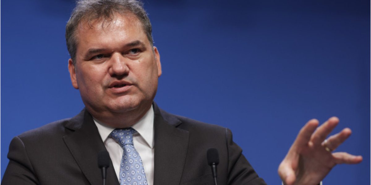 Cum arată reforma adoptată de Guvern: Se desfiinţează 6.409 posturi în administraţia centrală. Ce se întâmplă în administraţia locală