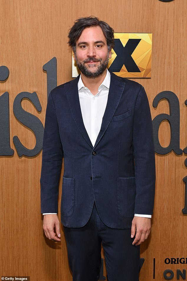 Actorul Josh Radnor devine tată: un moment de bucurie alături de Jordana Jacobs Josh Radnor, cunoscut din celebrul serial „How I Met Your Mother”, a anunțat cu bucurie sosirea primului său copil alături de soția sa, Jordana Jacobs