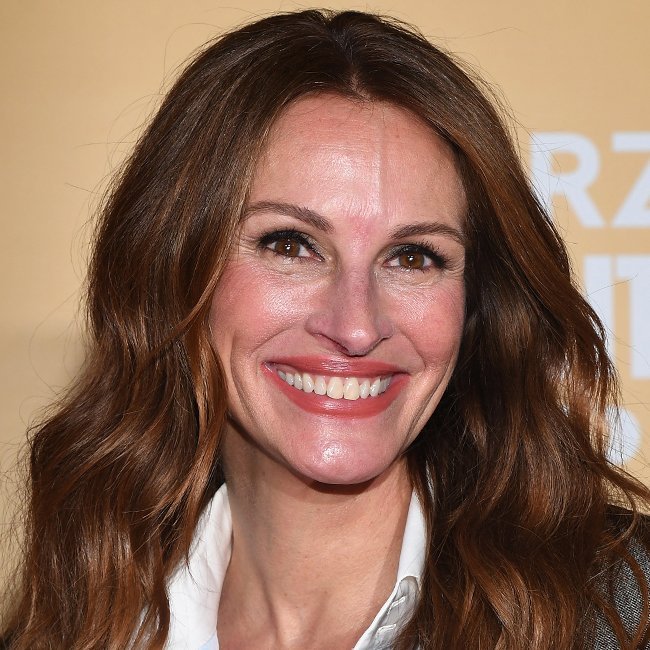 Julia Roberts sărbătorește dragostea cu ocazia zilei de naștere a lui Danny Moder Julia Roberts, celebra actriță cunoscută pentru rolurile sale memorabile din filme precum „Pretty Woman”, a marcat recent ziua de naștere a soțului său, Danny Moder, printr-un mesaj emoționant pe Instagram